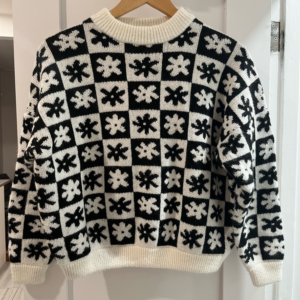 Emma Sweater - Black Daisy Check in M/L